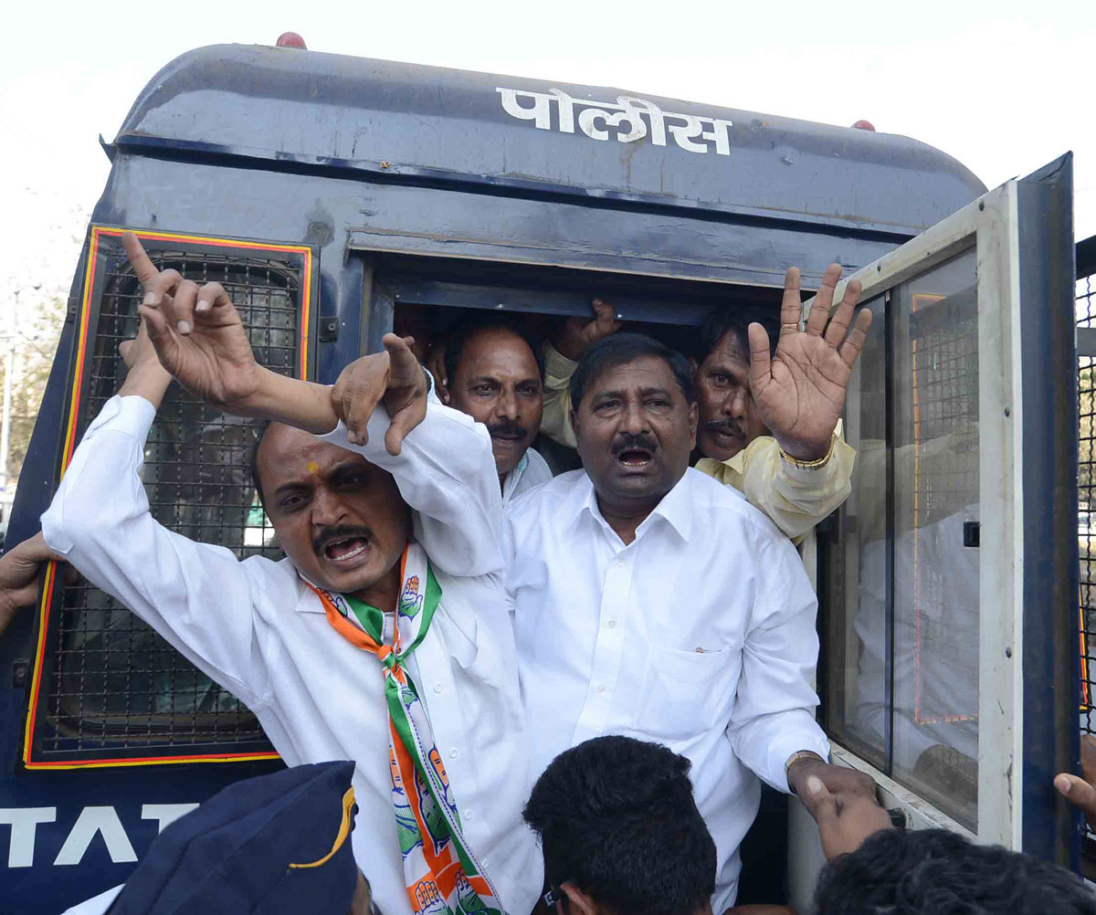 Congress-NCP-Bhimshakti Protest Leaded by Congress Leader & Ex.Minister Chandrakant Handore against Govt on Dalit Phd Scholar Rohit Sucide at Hyderabad University at Chembur Free Way Panjrapol Junction.