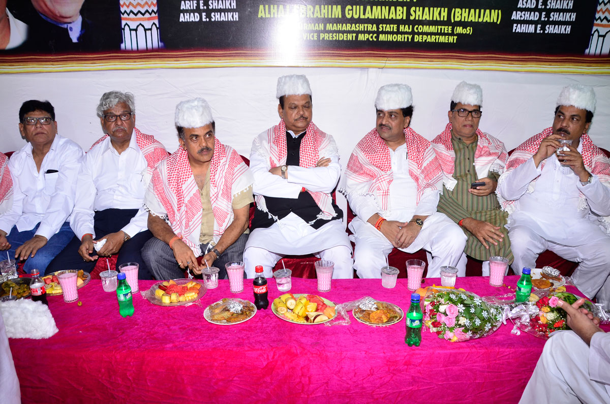 Congress Leaders during Ramzan Roza Iftaar Party at Santacruz.