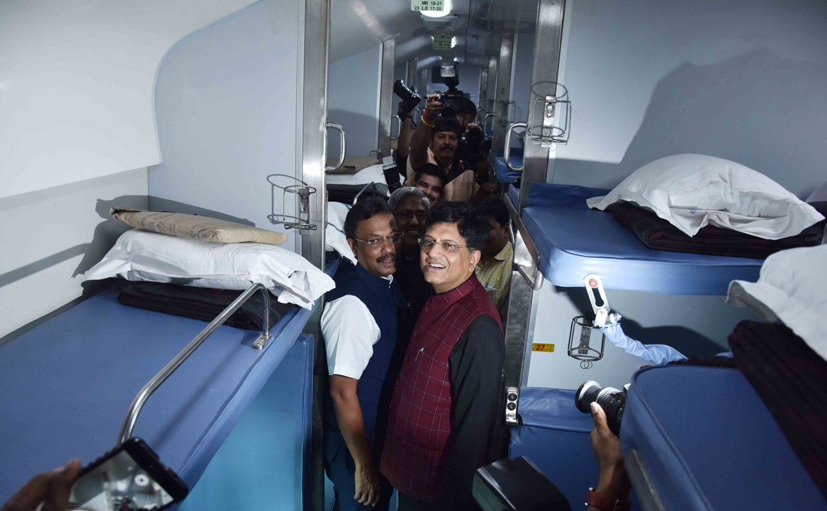Central Minister Piyush Goyal for Flagging Off the new Mumbai-New Delhi Rajdhani Express & other Train Servies at Chhatrapati Shivaji Terminus on occason MOS Ramdas Athawale & others.