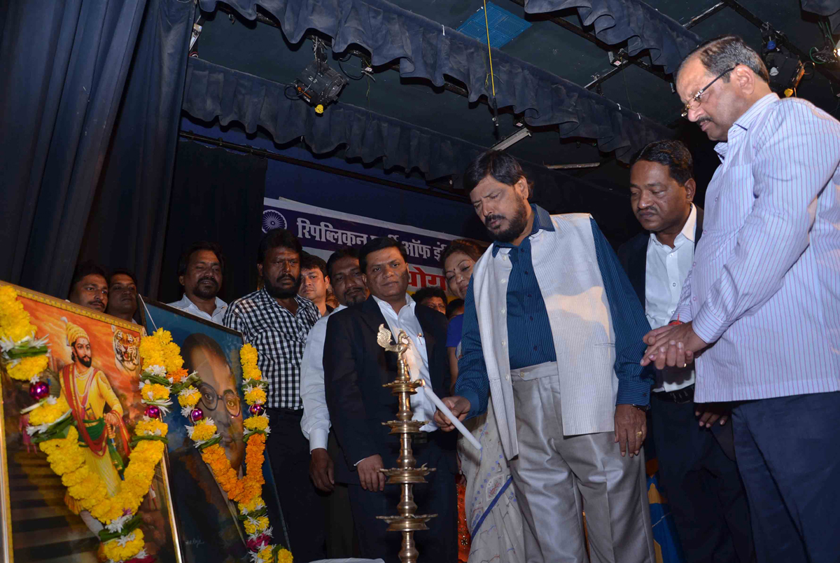 RPI PRESIDENT RAMDAS ATHWALE FELICITATED BY PADMASHREE MILIND KAMBLE,KALPANA SAROJ & 1st CLASS PASS CA STUDENT IN INDIA PREMA JAYAKUMAR AT BORIVALI PRABODHANKAR HALL.