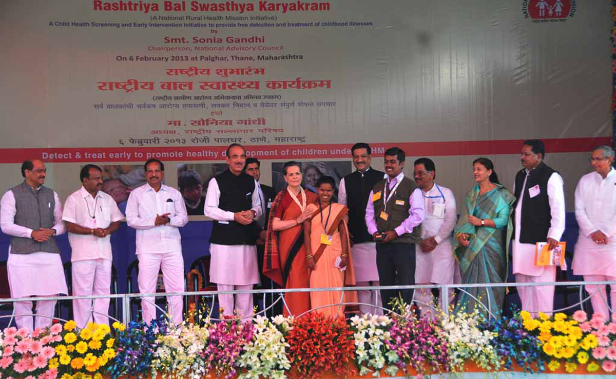 THE CHAIRPERSON,NATIONAL ADVISORY COUNCIL SMT.SONIA GANDHI AT PALGHAR TO LAUNCH OF " RASHTRIYA BAL SWASTHYA KARYAKRAM"