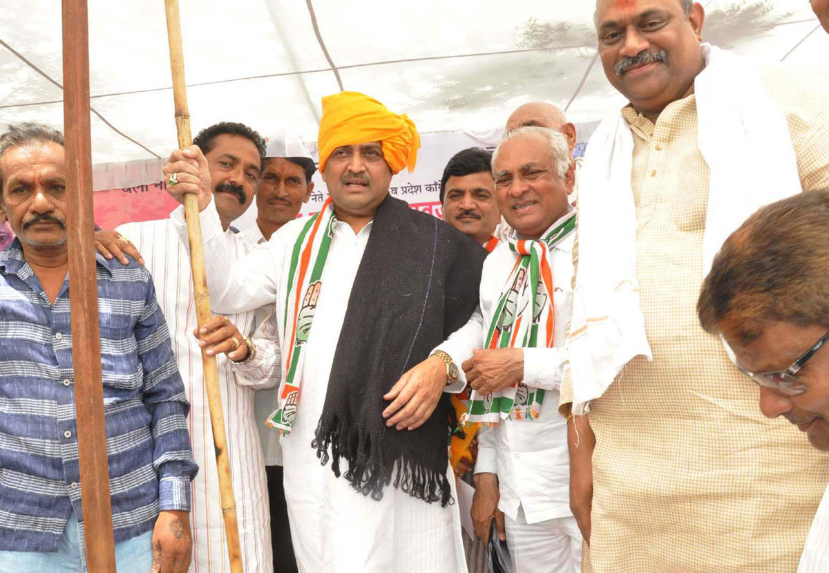 MPCC Leaders Protest for the Rights of Farmers in all over Maharshtra.