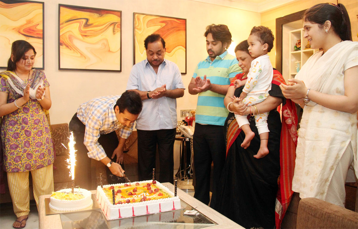 BIRTHDAY CELEBRATION OF SWABHIMAN SANGHATANA PRESIDENT & CONGRESS YUVA LEADER NITESH NARAYANRAO RANE IN MUMBAI.