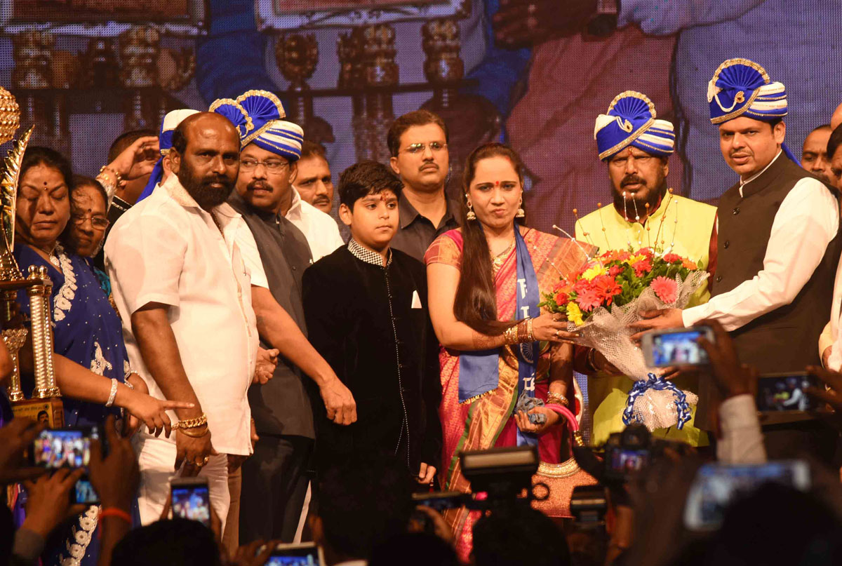 RPI Leader & Social Justice Union Minister Ramdas Athawale Felicitated by Chief Minister Devendra Fadnavis at Shanmukhanand.