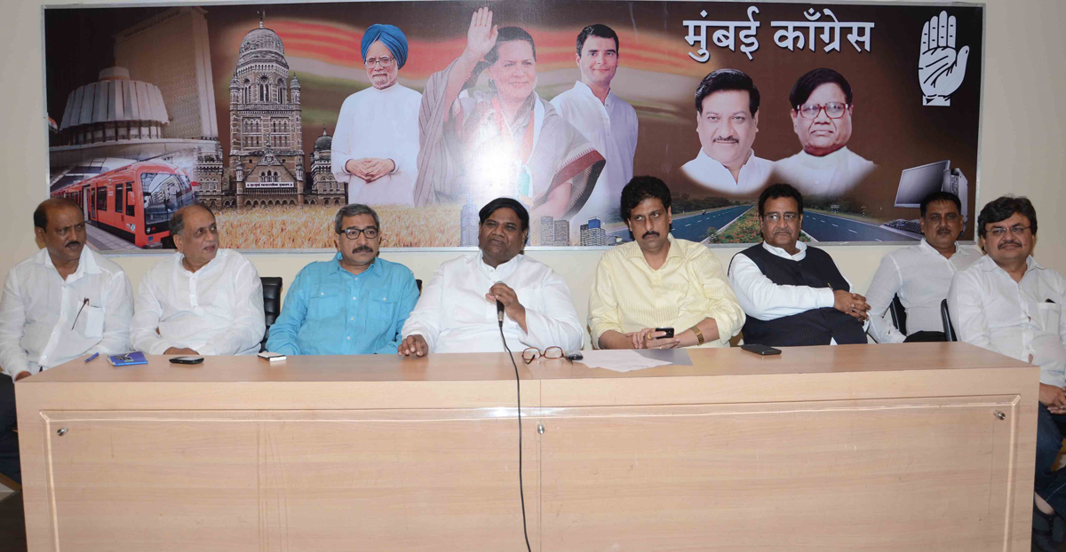 MRCC PRESIDENT JANARDAN CHANDURKAR MEETING WITH ALL DIST. PRESIDENT'S & BLOCK PRESIDENT'S IN MUMBAI AT RAJIV GANDHI BHAVAN.
