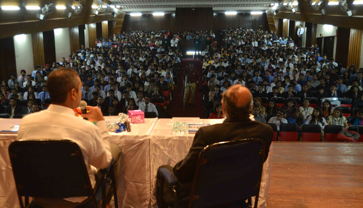 STUDENTS INTERACTION WITH MP & MINISTER OF STATE MILIND DEORA AT LALA LAJPATRAI COLLEGE.
