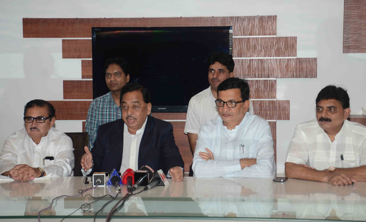 MINISTER NARAYANRAO RANE IN MARATHA AARKSHAN MEETING AT KONKAN BHAVAN BELAPUR NAVI MUMBAI.