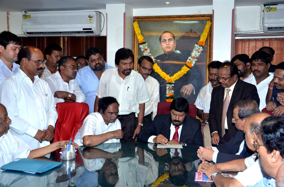 RPI PRESIDENT & EX.M.P.RAMDAS ATHAWALE TOOK CHARGE OF PEOPLE'S EDUCATION SOCIETY'S PRESIDENT AT SIDDHARTH COLLAGE ANAND BHAVAN FORT.