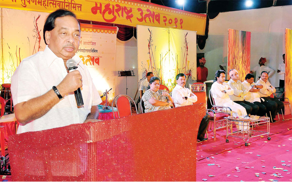 MINISTER NARAYANRAO RANE IN MAHARASHTRA UTSAV-2011 AT KANKAVLI.