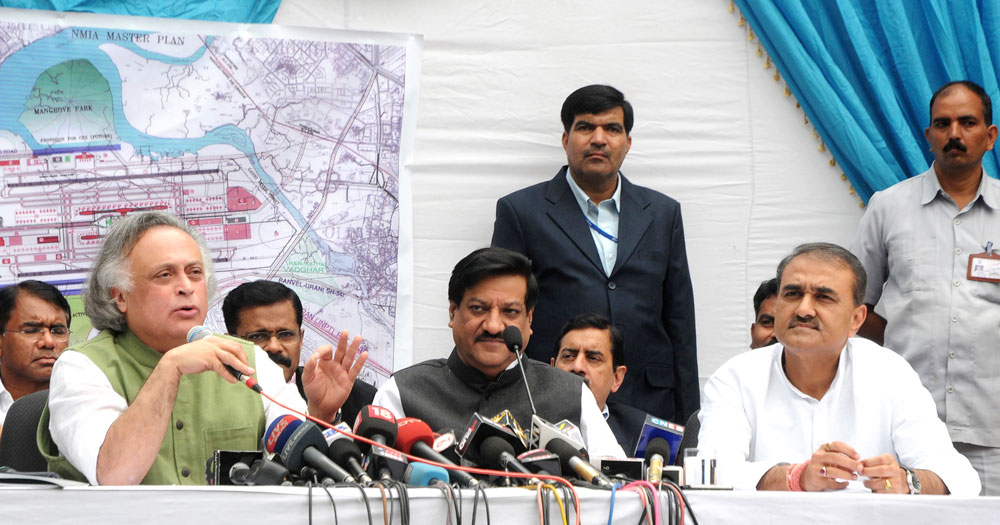 The Minister of State for Environment and Forests (Independent Charge), Shri Jairam Ramesh addressing the media, in New Delhi.The Minister for Civil Aviation, Shri Praful Patel and the Chief Minister of Maharashtra, Shri Prithviraj Chavan are also seen.