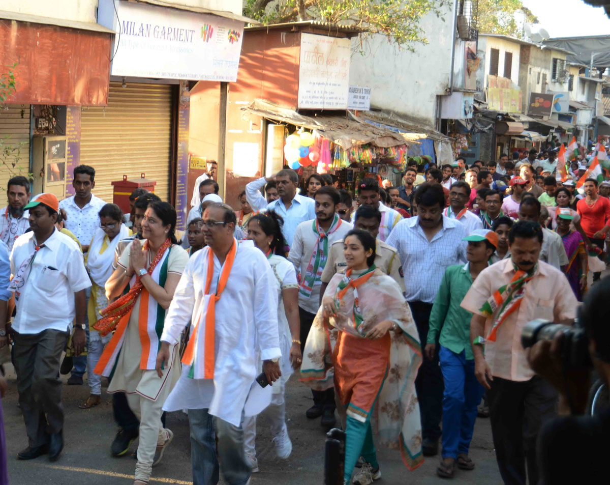 Smt.Priya Dutt Congress / NCP / PRP (Kawade) / Republican Party of India (Democratic) Alliance Candidate from Mumbai North Central Parliamentary Constituency in Vile-Parle Assembly Area.