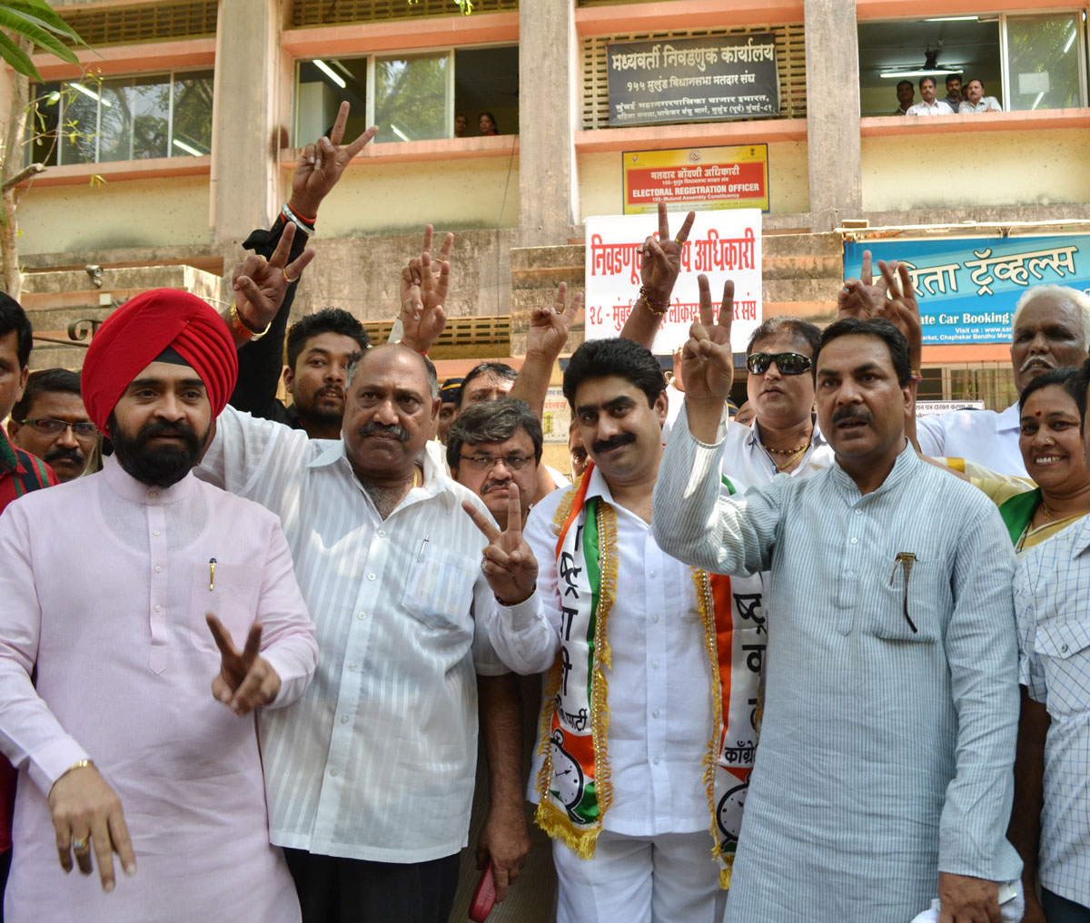 NCP/Congress/PRP (Kawade)/ Republican Party of India (Democratic) Alliance MP.Candidate Sanjay Dina Patil Filed his Nomination Form at Mulund Dist.Administrative Collector Office.