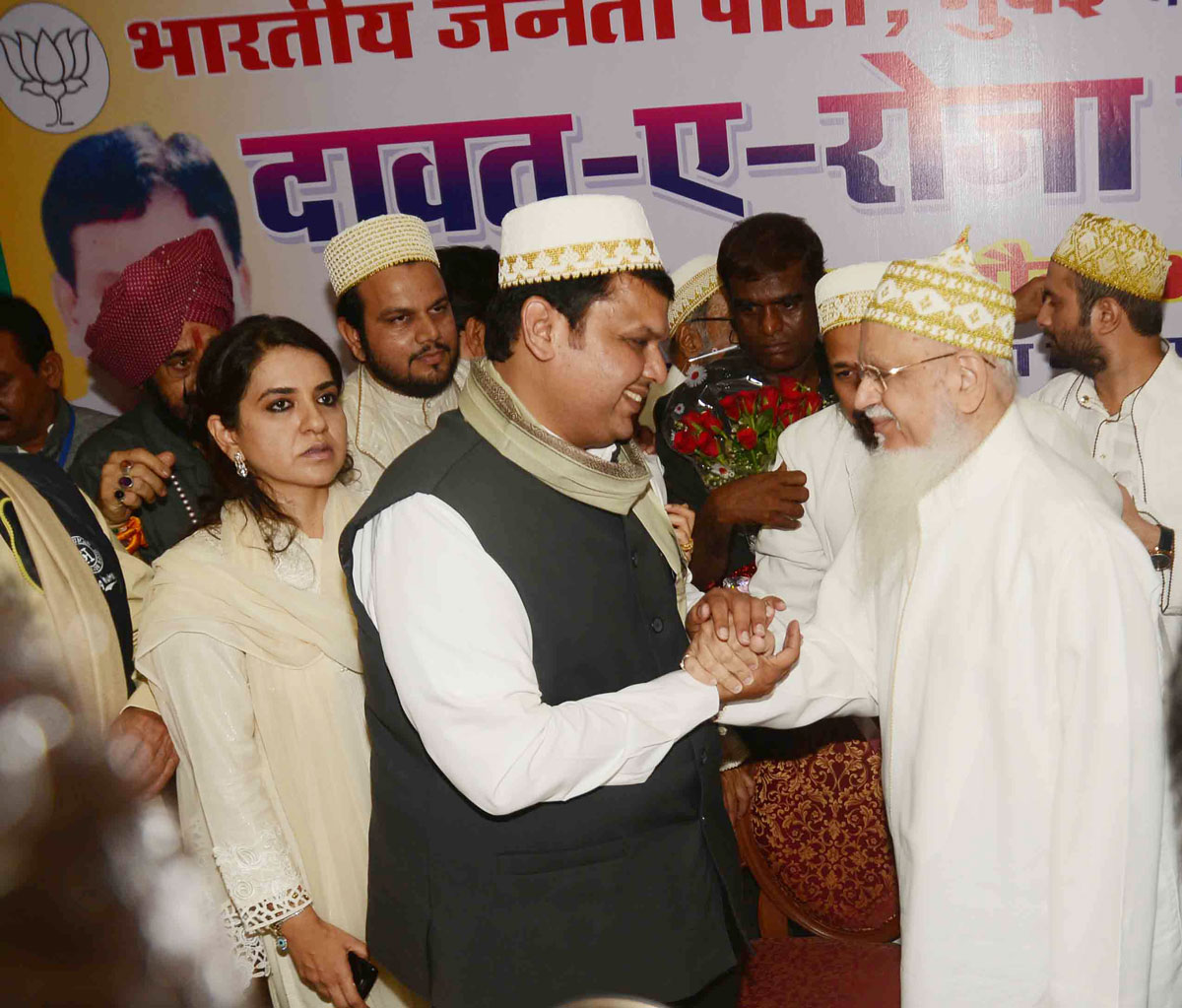 Chief Minister Devendra Fadnavis & The Spiritual Leader of the Dawoodi Bohra Community during Ramzan Roza Iftaar Party at Nazam Baug Dongri.