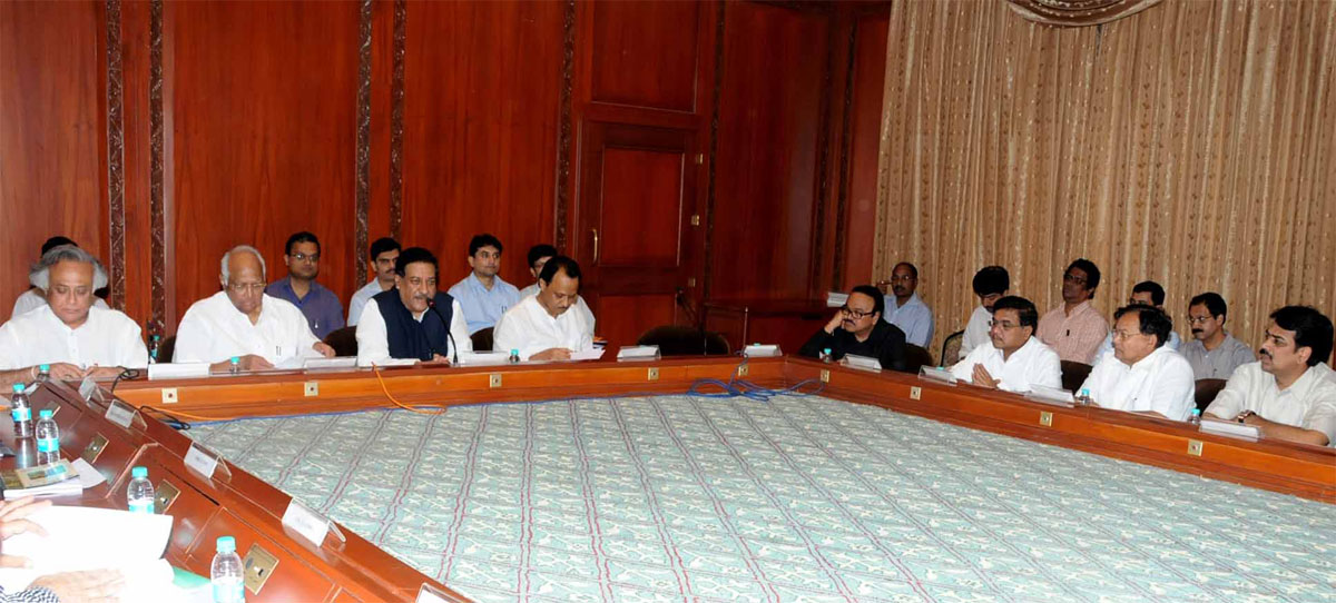 UNION MINISTER SHARAD PAWAR,UNION MINISTER JAYRAM RAMESH,CHIEF MINISTER PRITHVIRAJ CHAVAN,DY.CHIEF MINISTER AJITDADA PAWAR & ALL MINISTER AT SAHIYADRI GUEST HOUSE.