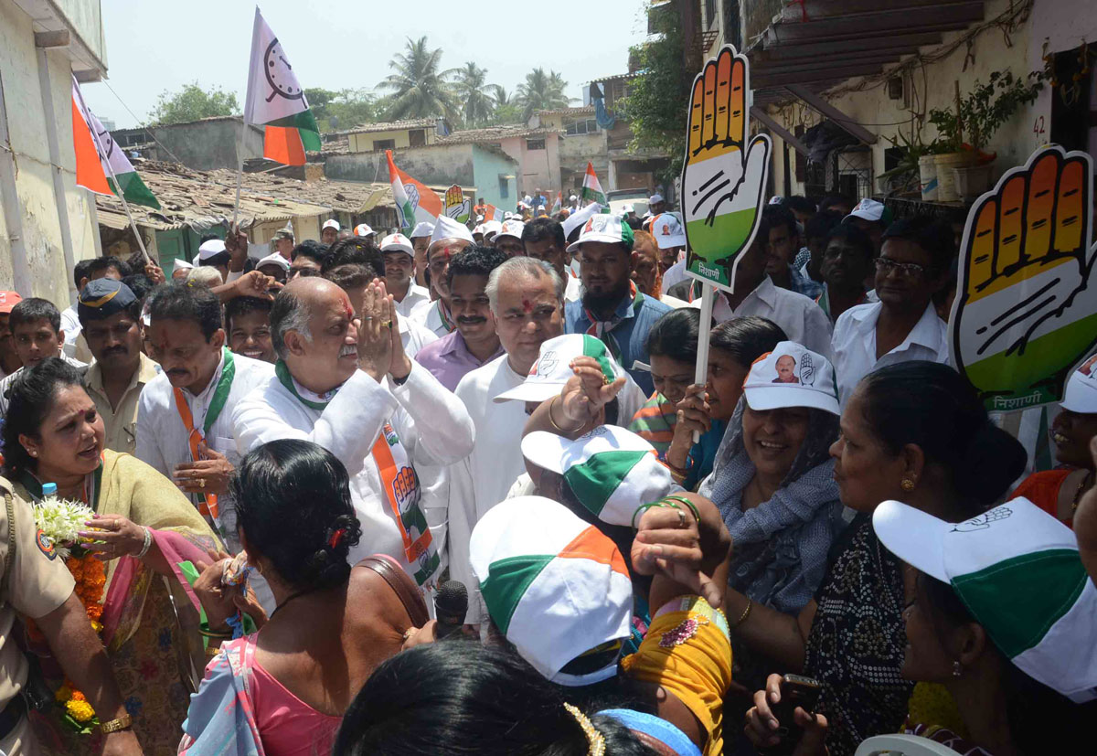 Congress/NCP/PRP(Kawade)/Republican Party of India (Democratic) Alliance MP.Candidate Gurudas Kamat Rally at Jogeshwari Assembly Area.