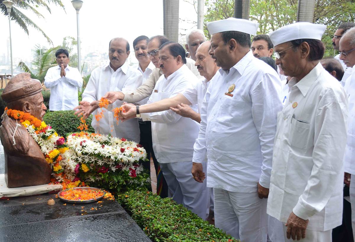 Tribute to Late Lokmanya Balgangadhar Tilak on his Death Anniversary & Lokshahir Late Annabhau Sathe on his Birth Annivesary by MRCC.