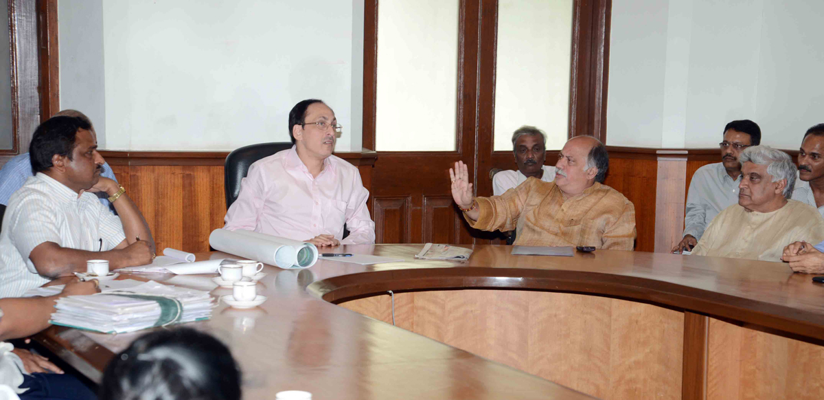 MP.& EX.UNION MINISTER GURUDAS KAMAT & CINE WRITER JAVED AKHTAR MEETS BMC.COMM.SITARAM KUNTE.