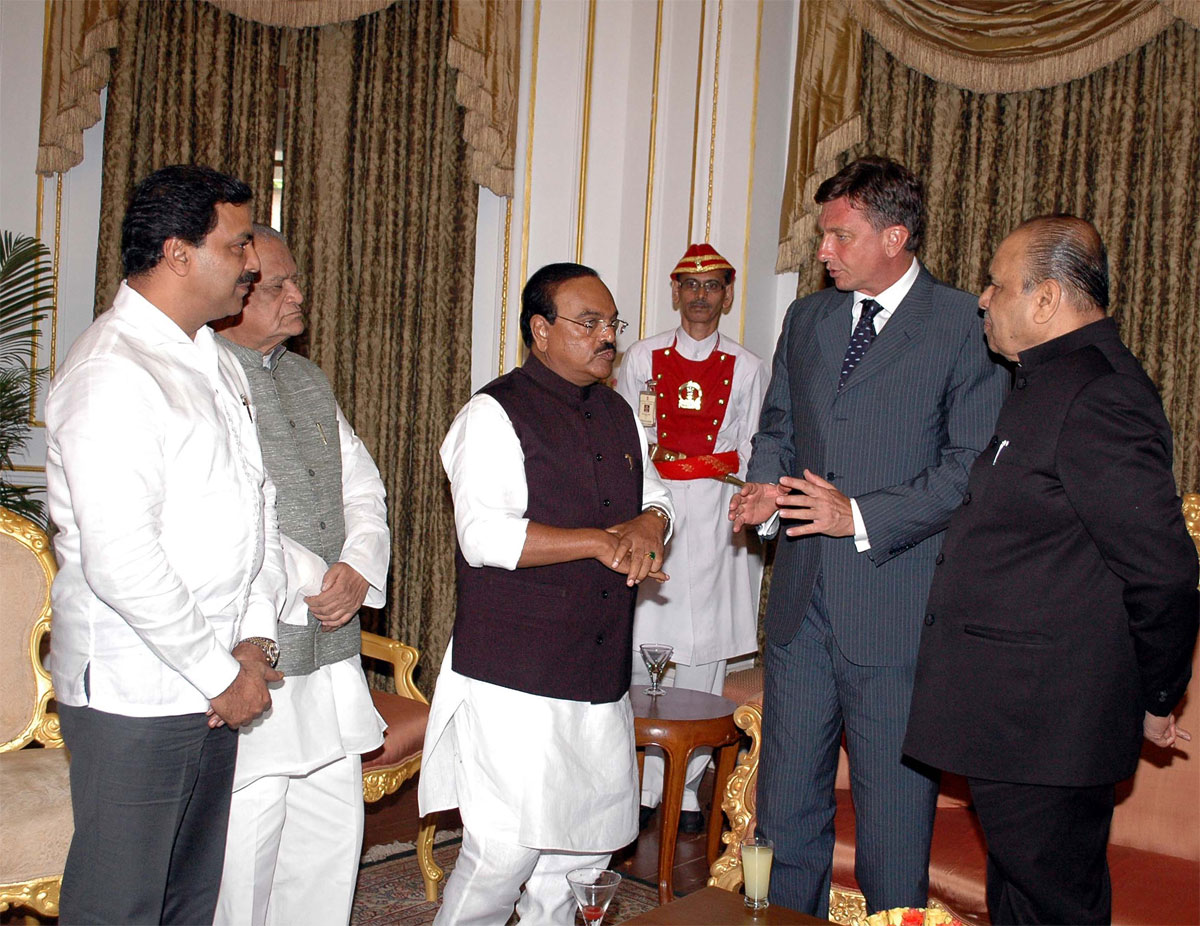 GOVERNOR OF MAHARASHTRA K.SHANKARNARAYANAN MEETS MR.BORUT PAHOR PRIME MINISTER OF THE REPUBLIC OF SLOVENIA AT RAJBHAVAN IN MUMBAI