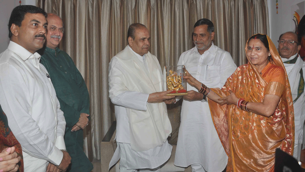 GOVERNOR OF MAHARASHTRA K.SHANKARNARAYAN  VISITED MUMBAI CONGRESS PRESIDENT KRIPA SHANKAR SINGH RESIDENCE ON OCCASION OF GANPATI FESTIVAL.