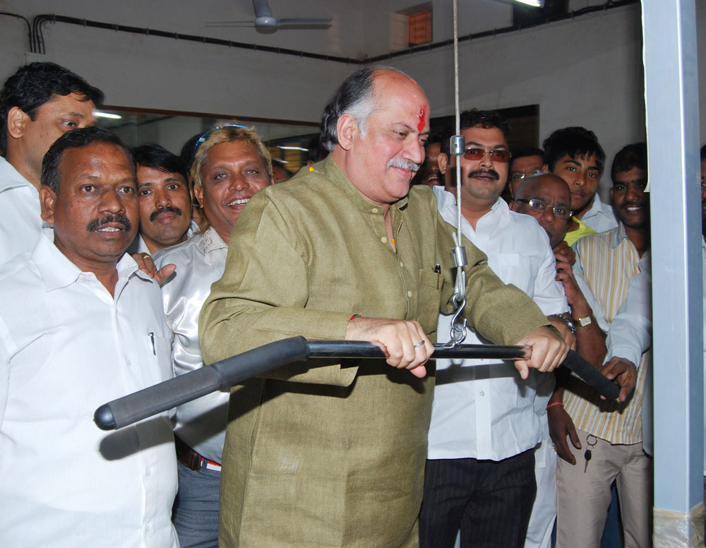 UNION MINSTER OF HOME & COMMUNICATIONS AND INFORMATION TECHNOLOGY SHRI GURUDAS KAMAT INAUGRATED WELFARE CENTER AT ANDHERI.