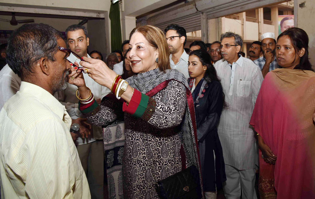 Congress Leader Ex.Minister Late Murli Deora Second Birth Anniversary Karm Foundation & Congress Yuva Leader Ex.MP Milind Deora Oraganized a Karm 85th Free Eye Camp Murlibhai's Favourite Philanthtopic Activity at 6th lane Kumbharwada.