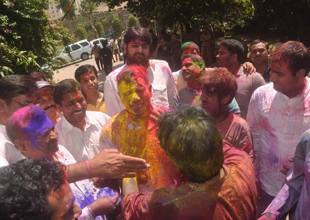 HOLI RE HOLI !!!!