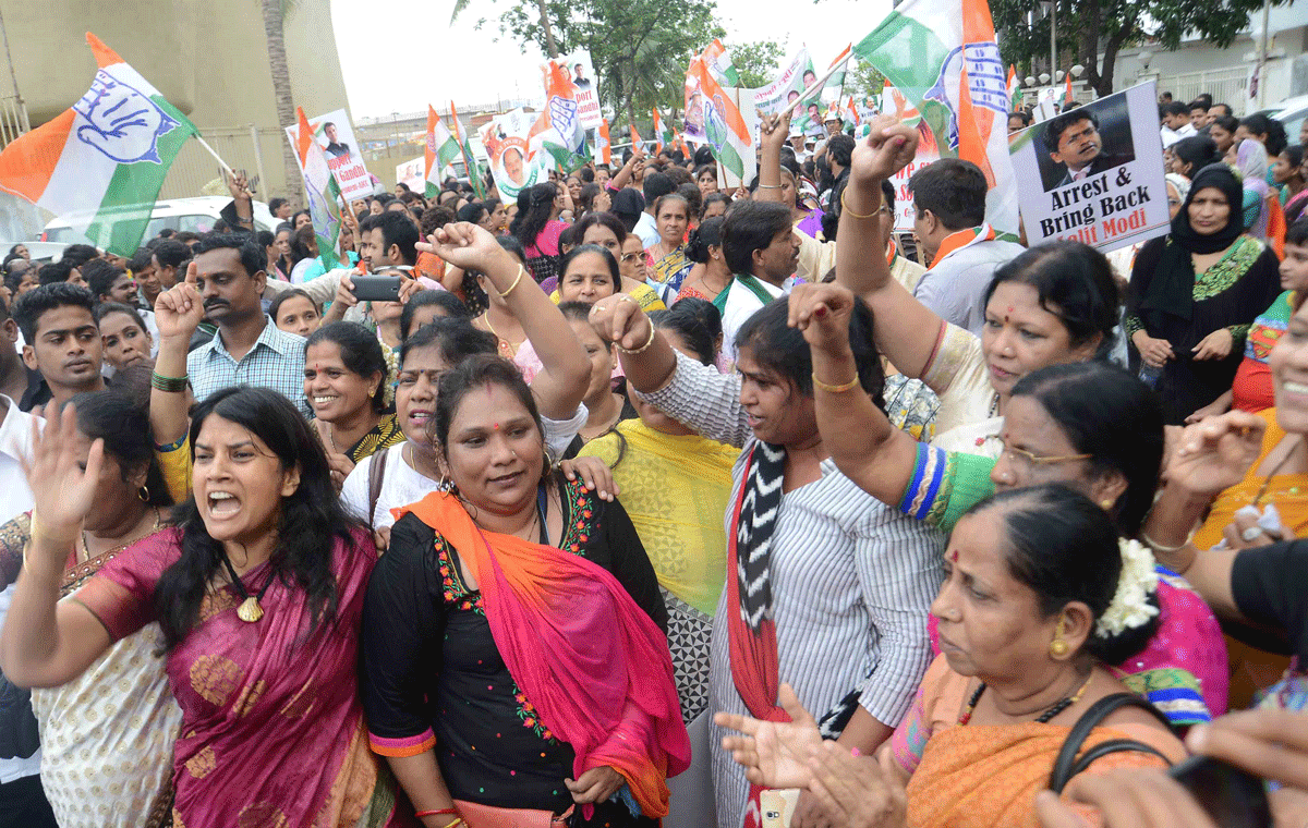 Mumbai Mahila Congress, Mumbai Pradesh Youth Congress and Mumbai NSUI have jointly Organised a Massive Morcha against BJP Sarkar  near Rangsharda, Bandra West.