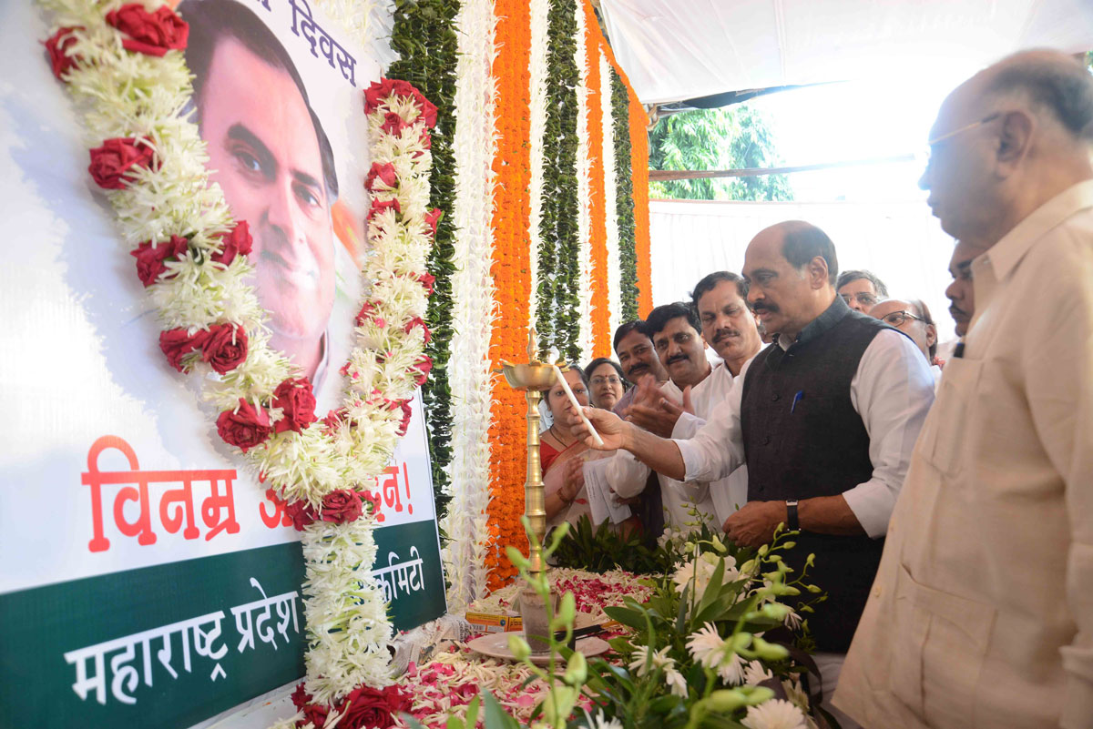 MPCC Leader's Paying Homage To former Prime Minister Rajiv Gandhi on his Birth Anniversary in Mumbai.