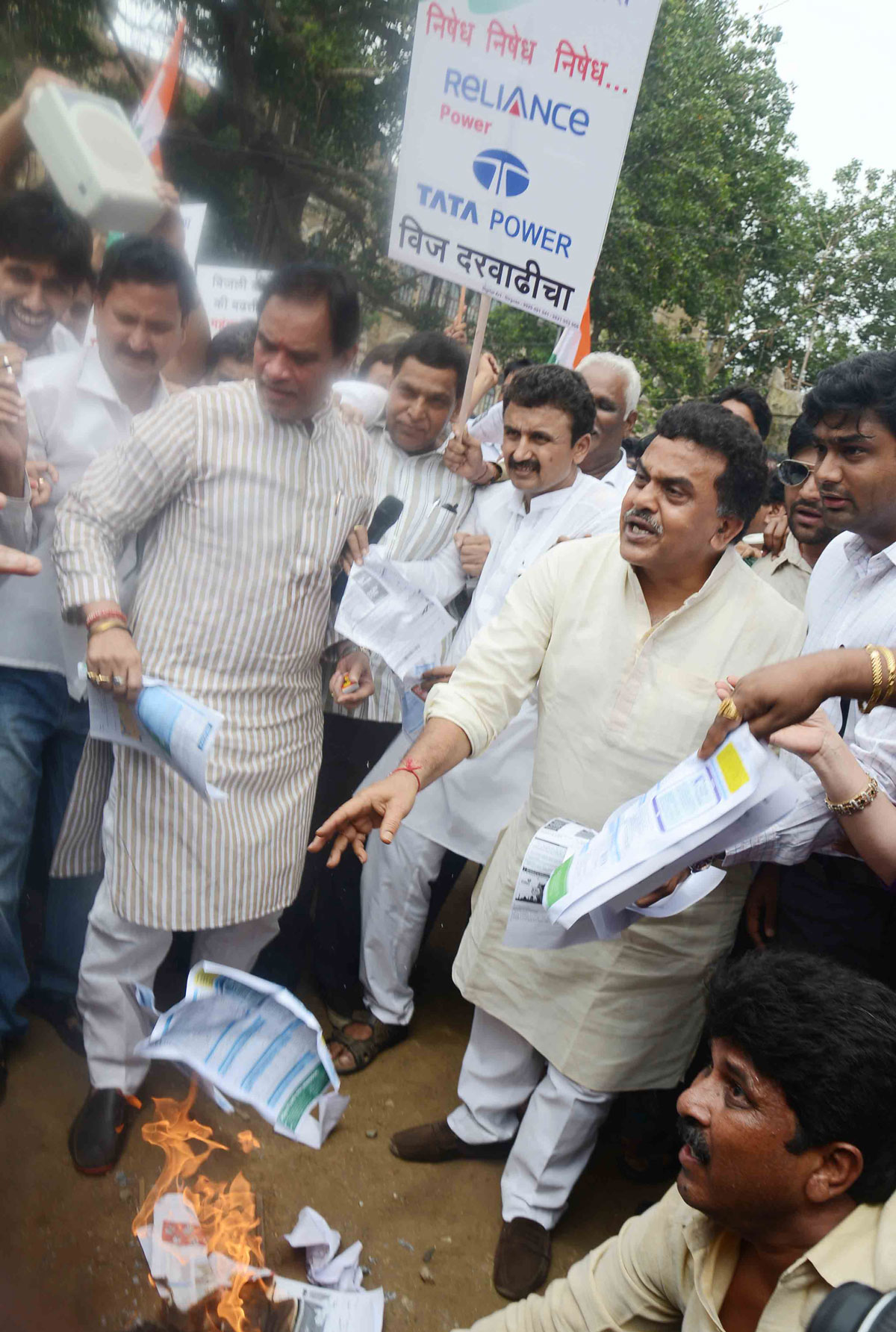Mumbai Congress Protest against Reliance & TATA Power for Electricity Bill Rates Hike.