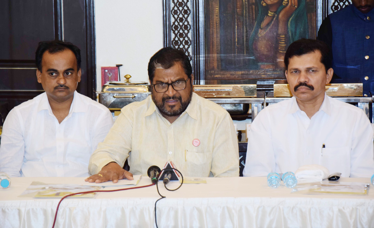 MP. Raju Shetty & Kapil Patil Press Conference at Chruchgate.