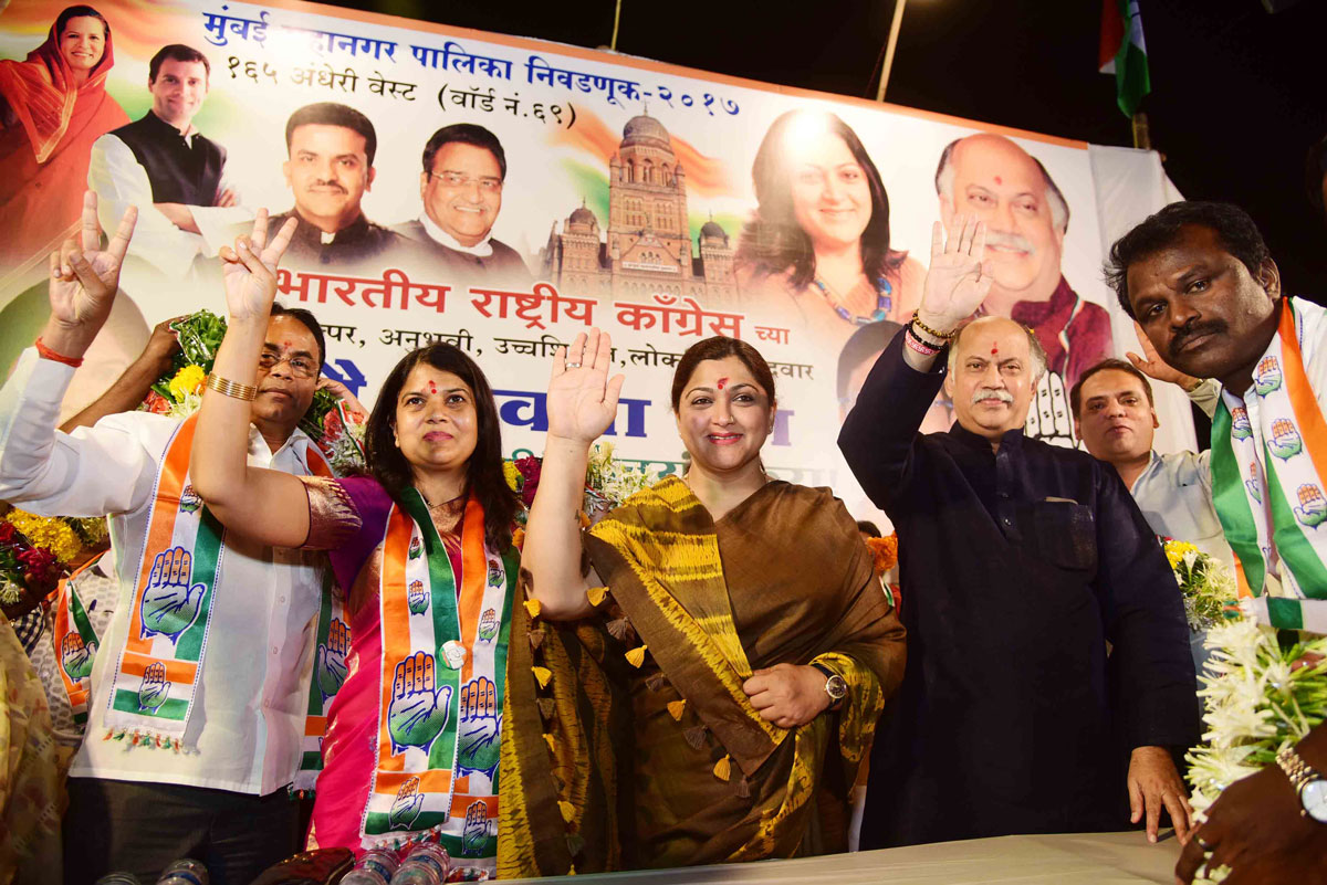Congress Party Leader Gurudas Kamat & Cine Khisboo Sunder during Election Campaign Rally at Juhu.