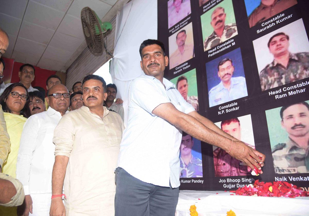 Mumbai Congress Paying Tribute to All the Heroes who lost their Life in Defending our Nation.