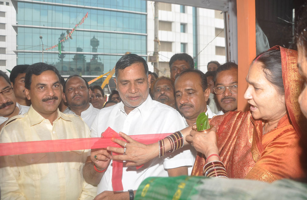 MUMBAI CONGRESS PRESIDENT KRIPASHANKAR SINGH OFFICES INAUGRATION AT KURLA BY HANDS OF MINISTER MOHD.ARIF NASIM KHAN.
