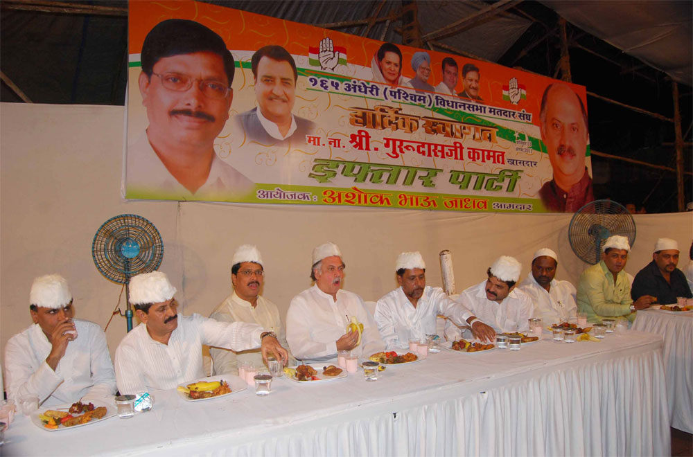 EX. UNION MINISTER GURUDAS KAMAT IN ROZA-E-IFTAR PARTY AT ANDHERI.
