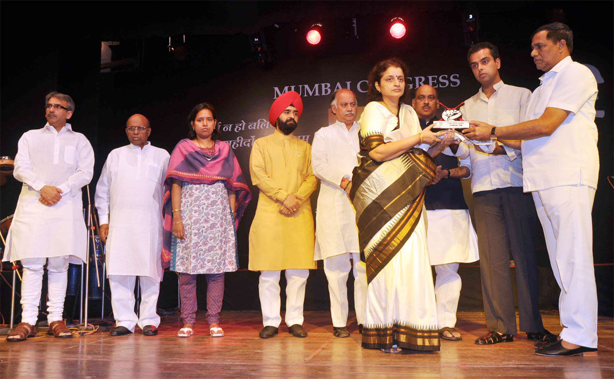 SALUTE TO THE VICTIMS OF 26/11/2008 MUMBAI TERROR ATTACK BY MUMBAIKAR'S & MAHARASHTRA GOVERMENT.