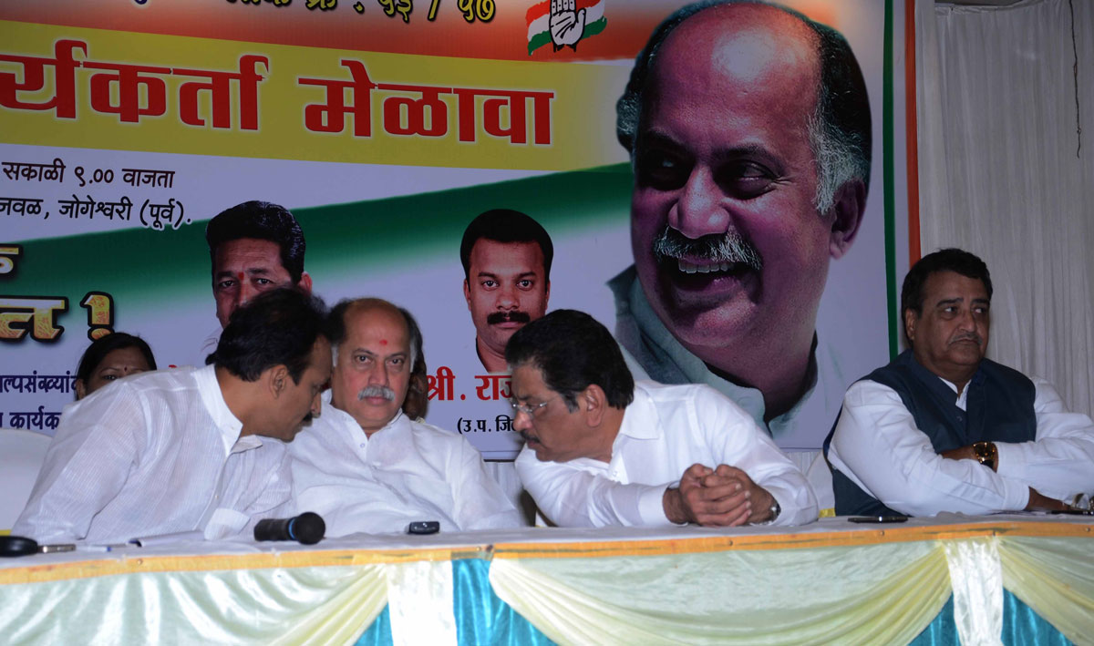 MP.& EX.MINISTER GURUDAS KAMAT,MIN.SURESH SHETTY,MLA. & DIST.PRESIDENT BALDEV KHOSA & MLA. BHAI JAGTAP IN KARYKATA MELAVA AT JOGESHWARI.