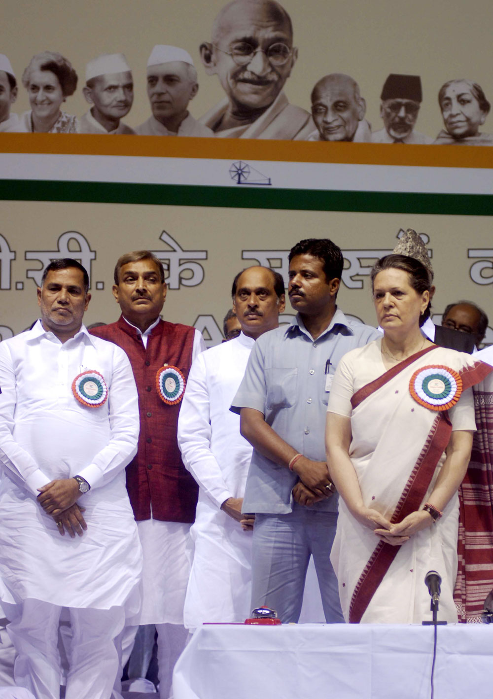 O 9, Meeting AICC members was organised at Talkatora Stadium in New Delhi.