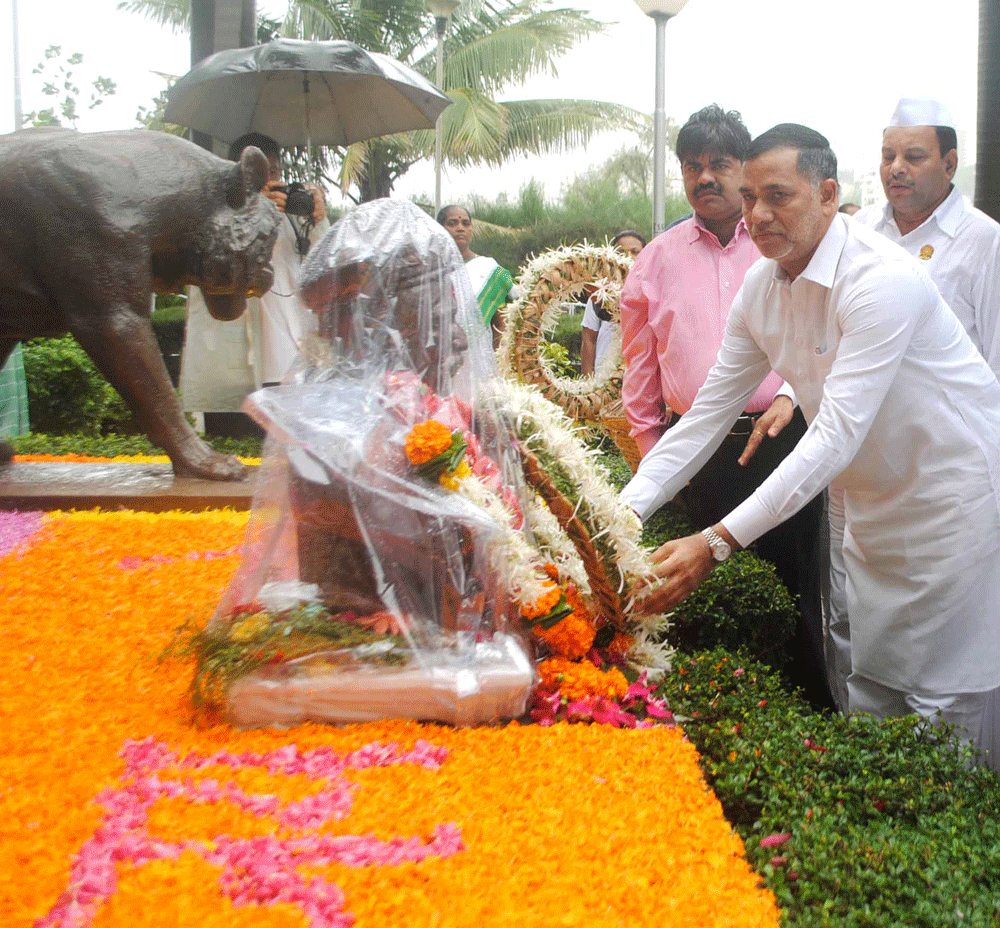 TRIBUTE BY MUMBAI CONGRESS TO LATE.LOKMANYA BALGANGADHAR TILAK & ANNA BHAU SATHE.