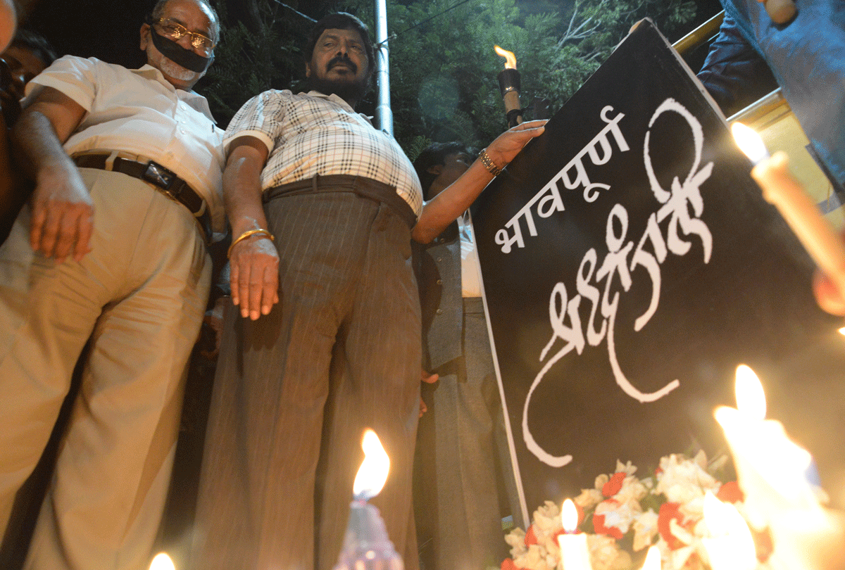 RPI PRESIDENT RAMDAS ATHAWALE " PEACE CANDLE MARCH" AT GATEWAY OF INDIA.