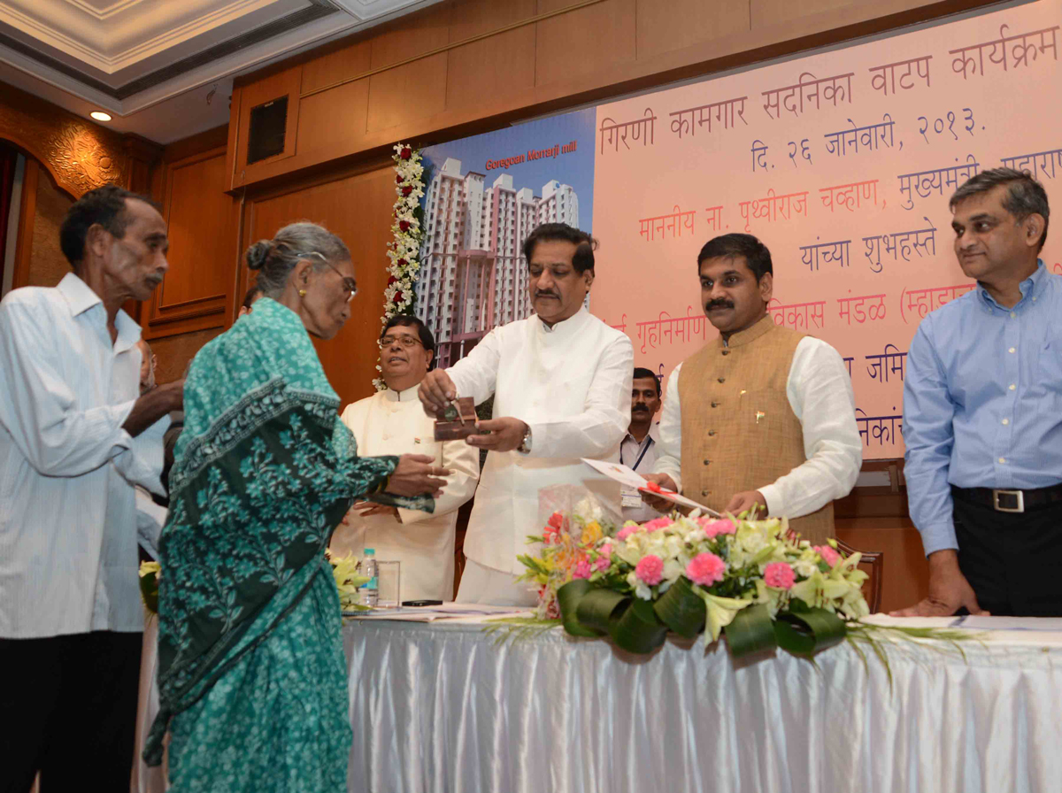 CHIEF MINISTER PRITHVIRAJ CHAVAN & MINISTER SACHIN AHIR AT SAHYADRI GUEST HOUSE.