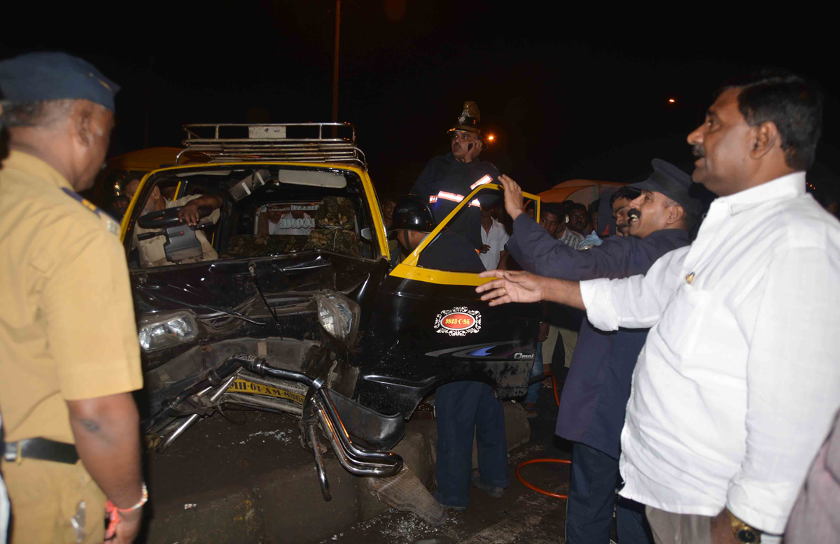 TAXI ACCIDENT AT CHEMBUR HIGHWAY.