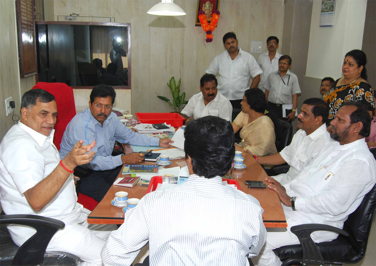 MLA & MRCC PRESIDENT KRIPASHANKAR SINGH AT B.M.C.OFFICE AT KURLA & SANTACRUZ.