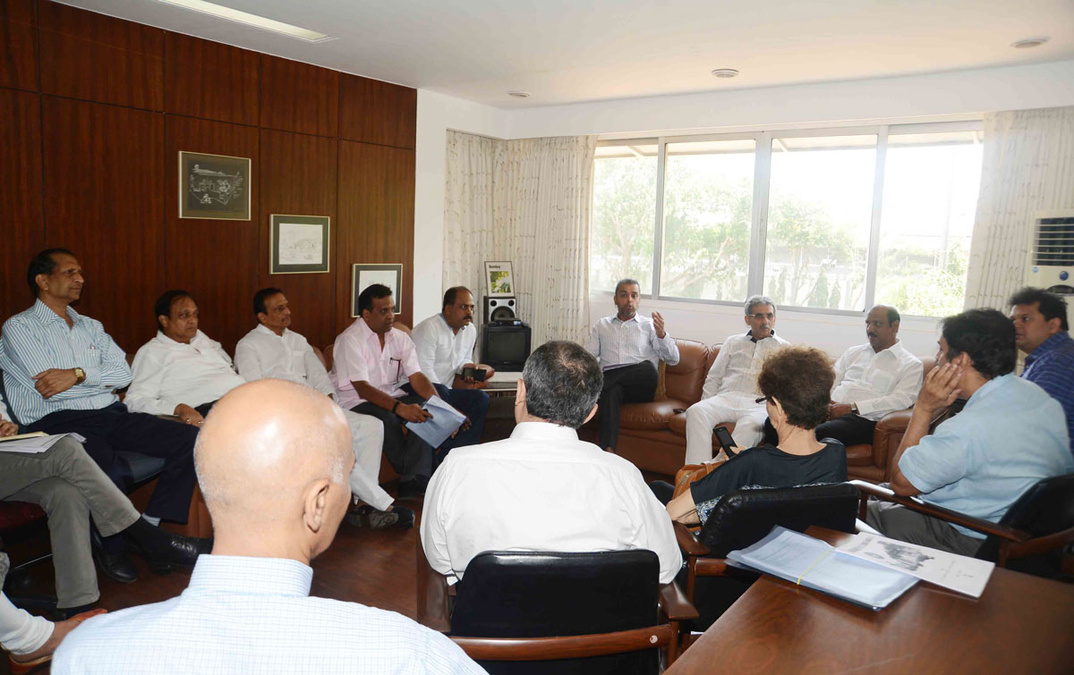 Congress Leader Ex.Min.& Ex.MP. Milind Deora meeting on Issue of New Housing Policy & Rent Control Act.
