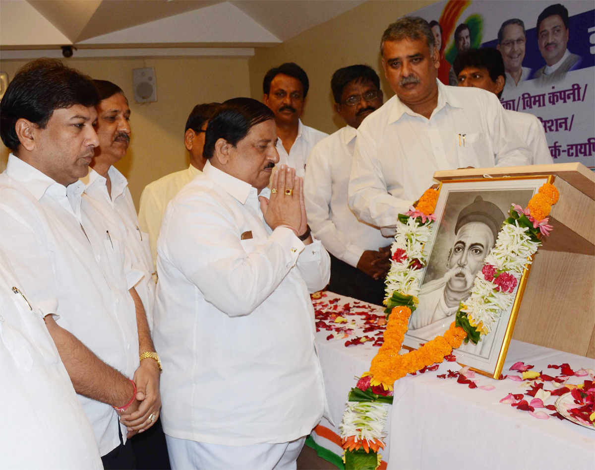 Mumbai Congress Leaders Paying Tribute to Lokmanya Tilak on his Birth Anniversary at Rajiv Gandhi Bhavan Azad Maidan.