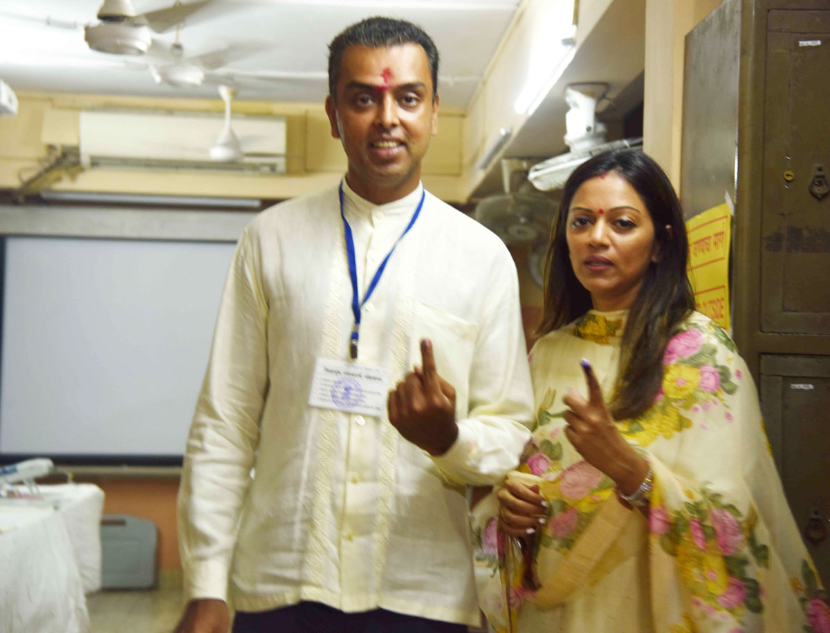 LS Candidate Milind Deora Cast Vote at Activity School Pedder Road.