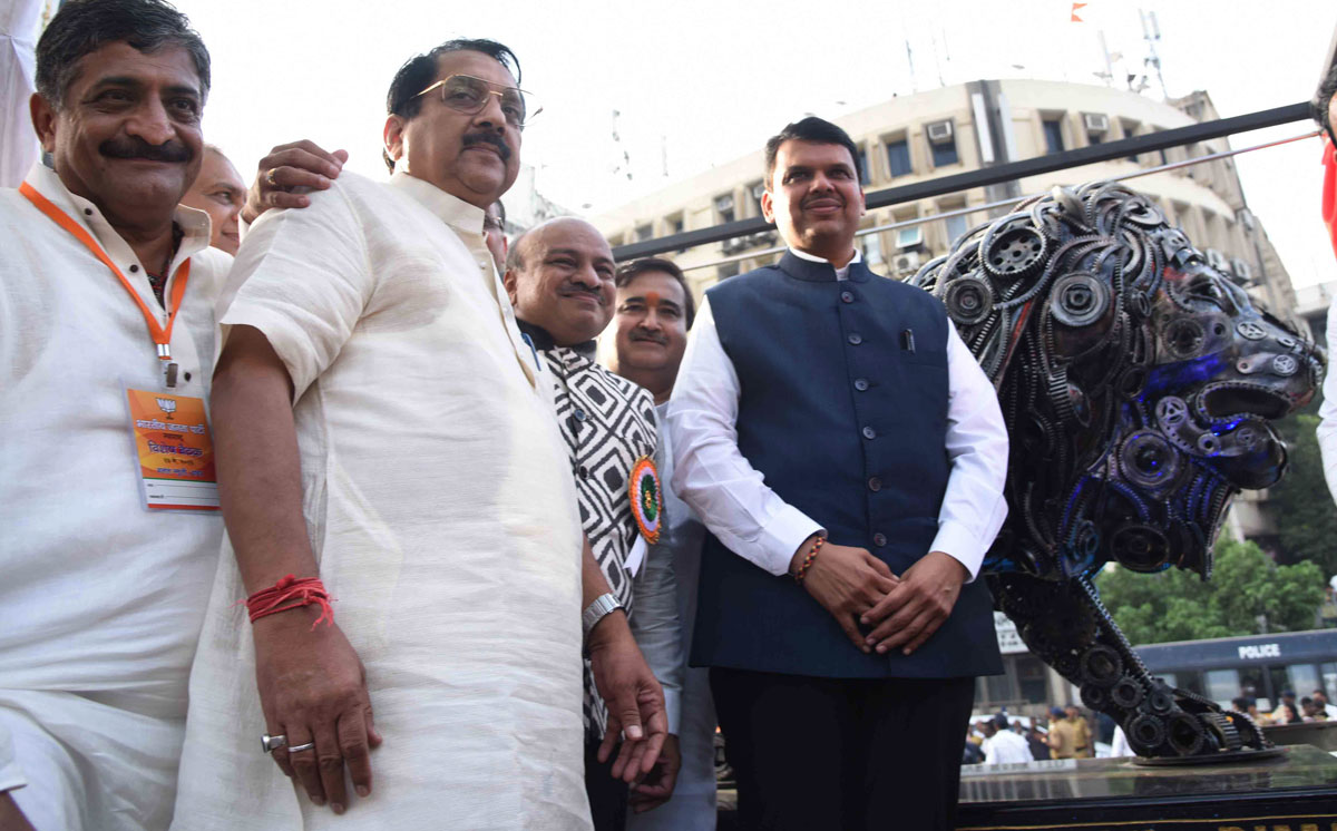 "Make in India Engineering Lion" Unveiling Ceremony by Chief Minister Devendra Fadnavis at Carnac Bunder P.D'Mello Road.