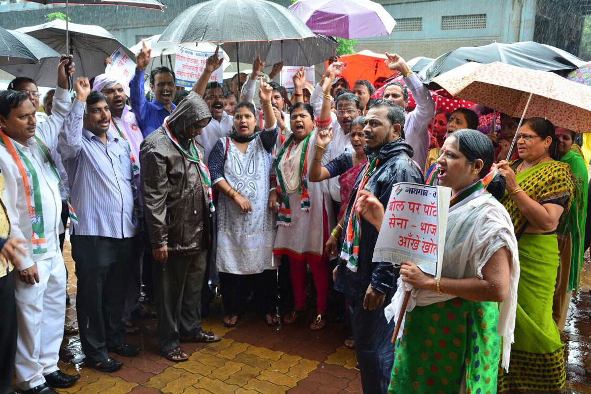 Mumbai Congress Protest against BMC all over Mumba BMC ward wise Agitation.