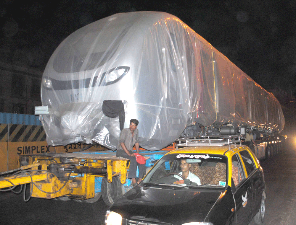 MONORAIL ON  ROAD AT MUMBAI BYCULLA