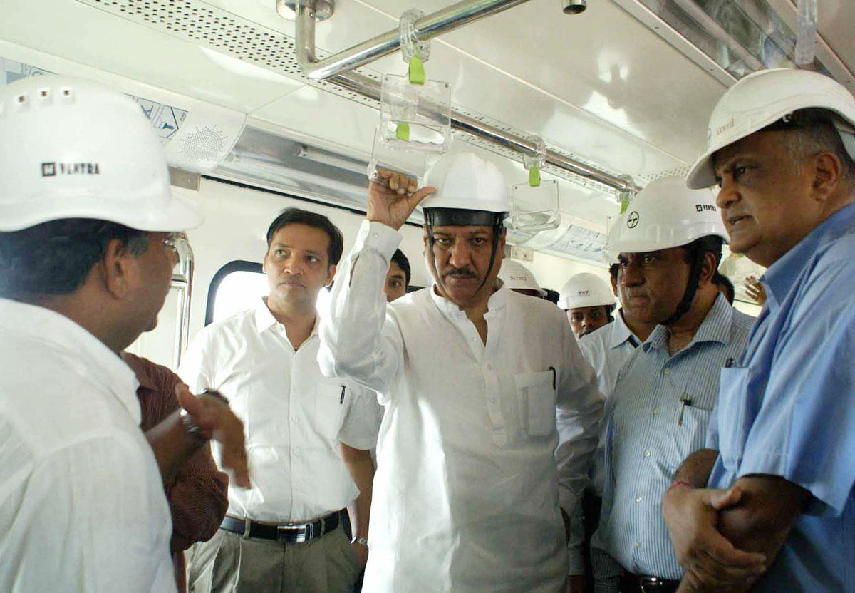 CHIEF MINISTER PRITHVIRAJ CHAVAN VISITED MMRDA MONORAIL PROJECT IN MUMBAI.