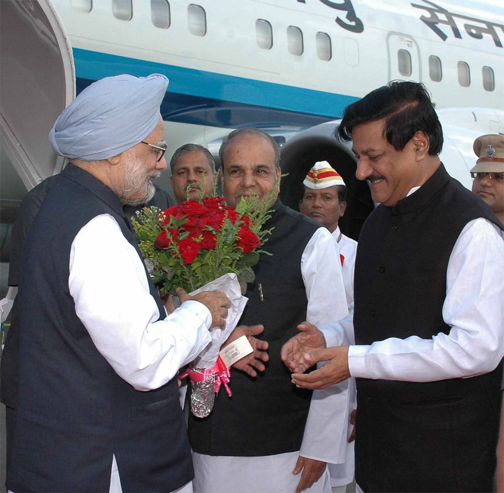 PRIME MINISTER DR MANMOHAN SINGH IN  MUMBAI .